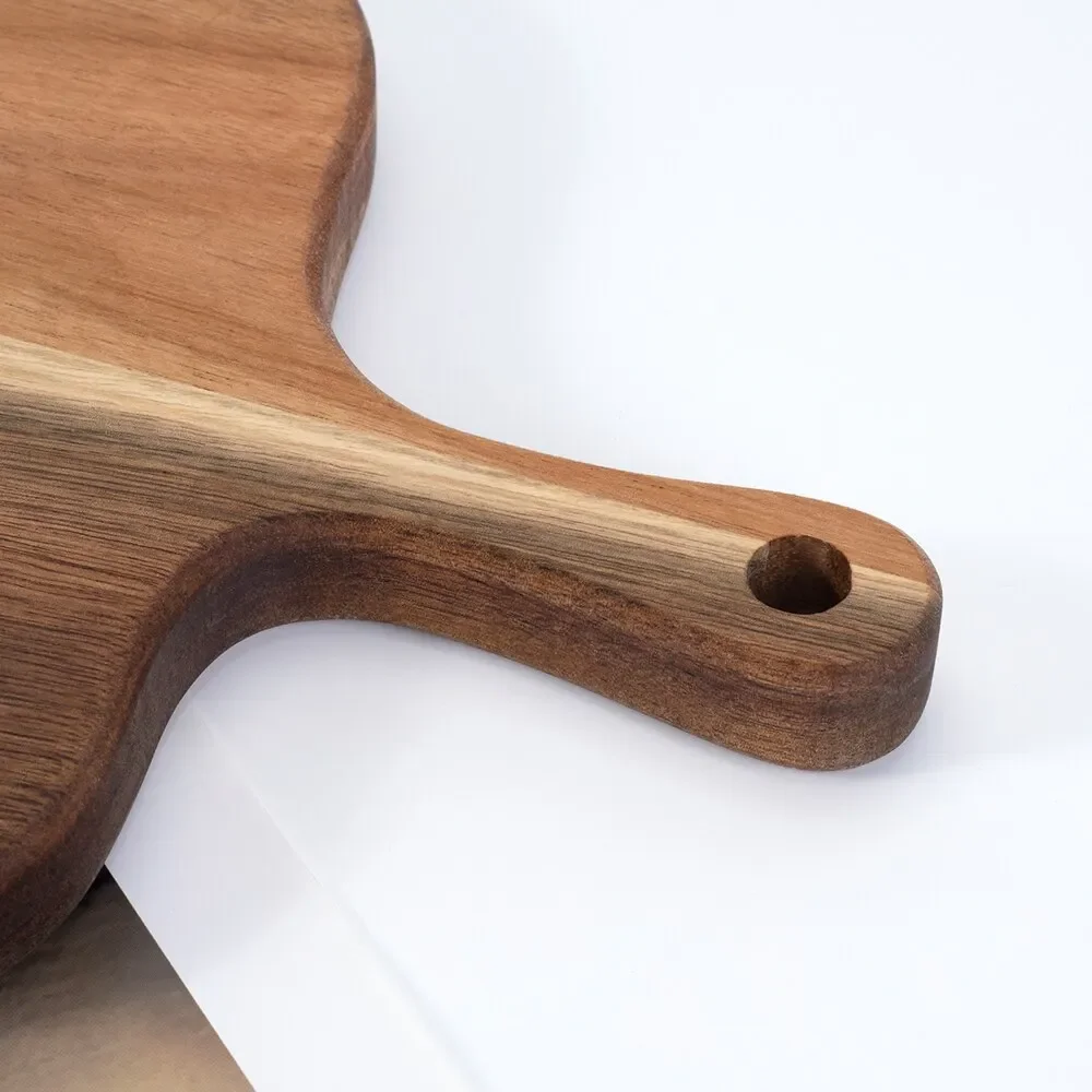 La belle poignée de la planche à découper.