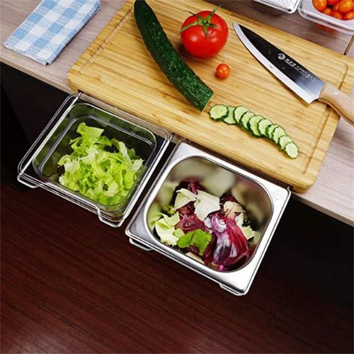 planche à découper en bois avec concombre