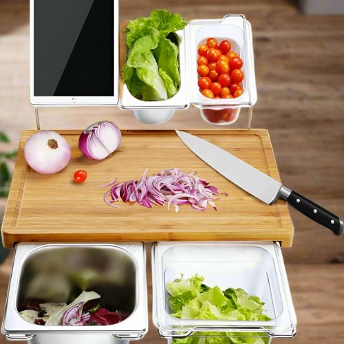 Planche à découper en bois avec les bacs pour la nourriture et le ipad