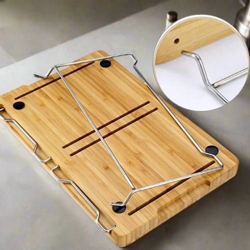 planche à découper en bois dessous montrant le support et les pieds antidérapants