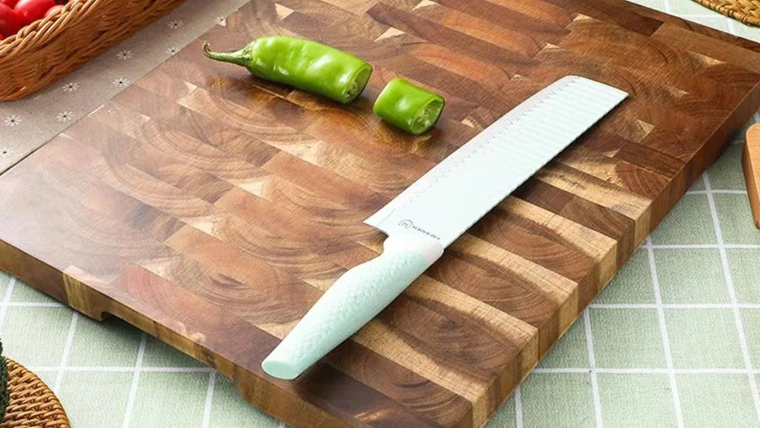 Guide complet : Comment choisir sa planche à découper en bois en 2026