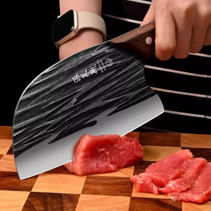 Trancher un morceau de viande avec ce couteau japonais n'a jamais été aussi facile.