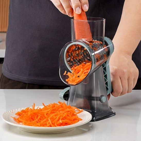 Hachoir râpe légumes en action - coupe rapide"
