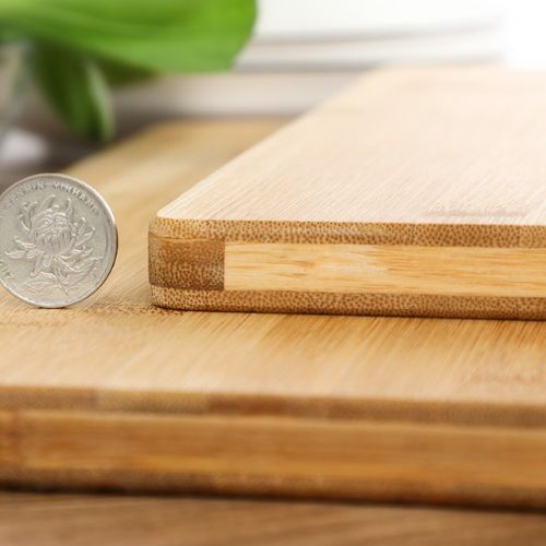 L'épaisseur de la planche à découper.