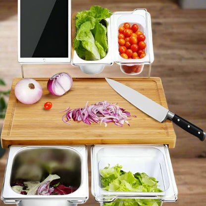 Planche à découper en bois avec les bacs pour la nourriture et le ipad
