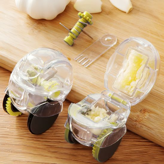 Presse ail rouleau sans odeur mains
