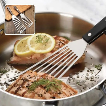 La spatule avec du saumon.