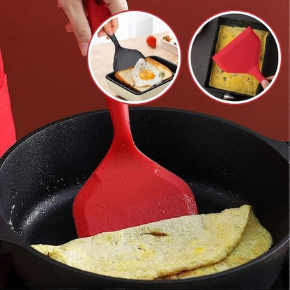 Spatule tourne une omelette.
